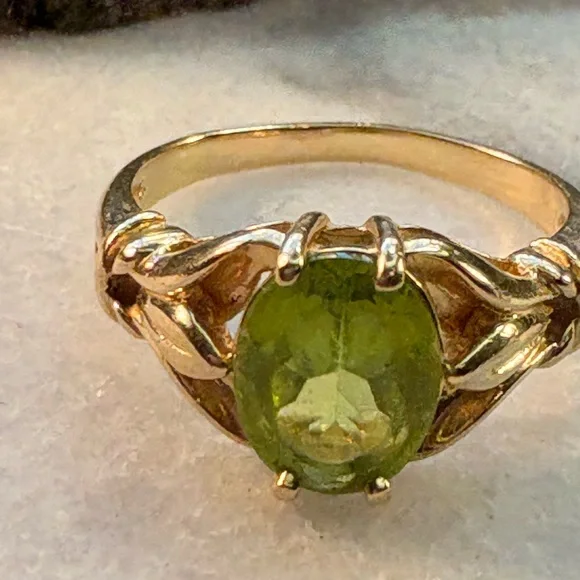 Elegant 14k inscription Gold Ring test confirmed real green peridot gemstone